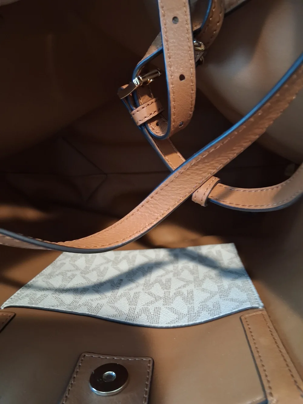 Michael Kors Beige Logo Tote Bag with Brown Trim With ATTACHED WALLET - Picture 3 of 8